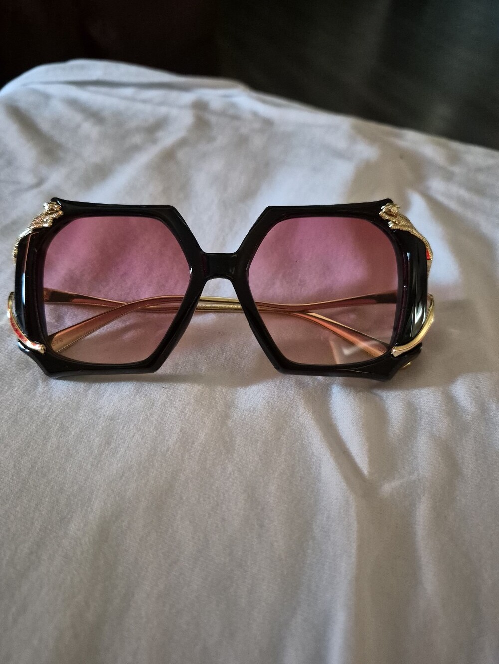 Women’s Black Frame Sunglasses with Pink Lenses